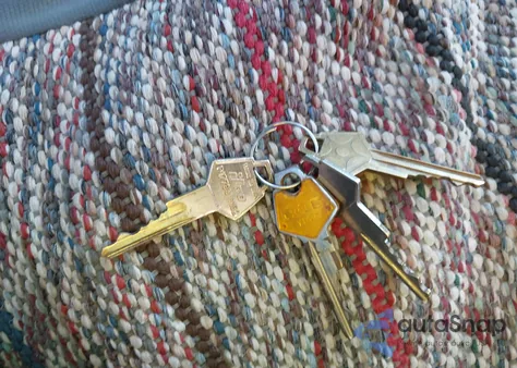 1988 Plymouth Voyager Se from USA, damaged, VIN 2P4FH41K6JR619098